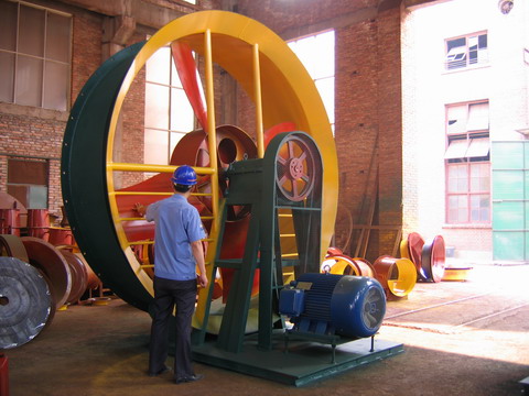 大型風(fēng)機(jī)制作現(xiàn)場(chǎng)